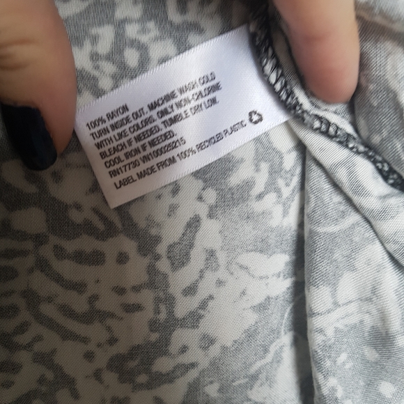 Xhilaration Black White Print Cropped Tank Sz XS - Picture 4 of 4